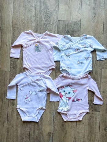 Lot bodys manches longues bébé fille Disney Baby taille 6 mois 