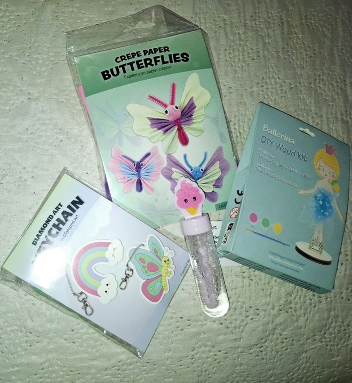 Lot 4 jeux loisirs créatifs fille