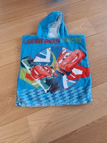 Jolie serviette à capuche cars Disney