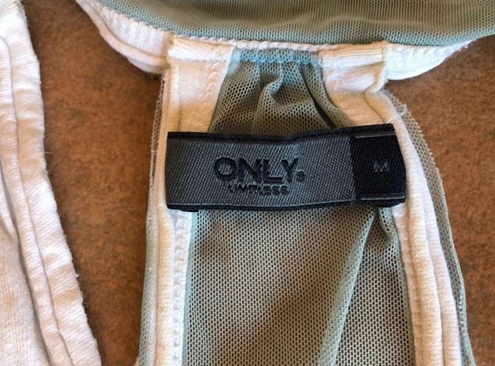 Superbe  débardeur  Only (M)  très  bon état - photo numéro 2