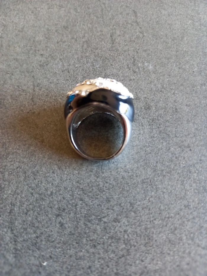 Bague noire et blanche avec strass - photo numéro 2