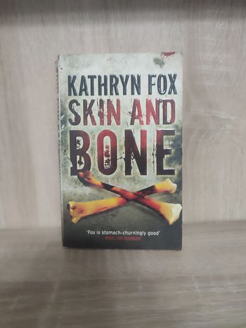 Livre Skin and Bone de Kathryn Fox