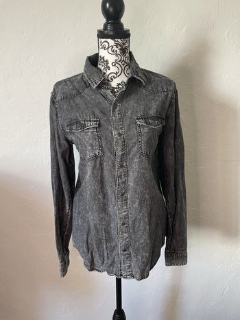 Très jolie chemise manches longues gris noir taille 16 ans kiabi