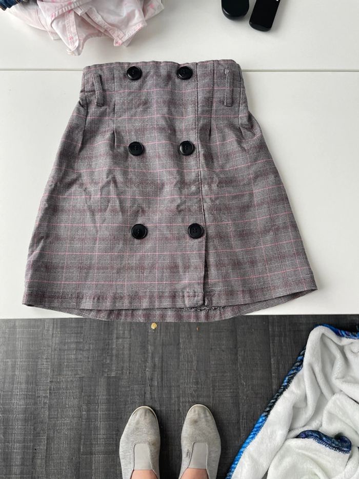 Jupe courte marque Jennyfer taille xxs équivaut à du 12 ans
