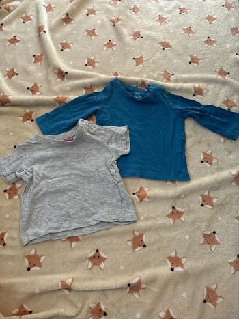 2 t-shirts uni 6 mois