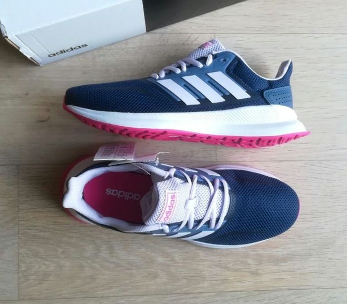 Baskets chaussures running adidas taille 36 2/3 neuves