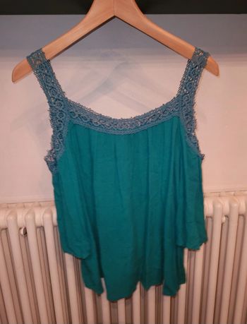 Tee-shirt épaules dénudées vert bleu canard