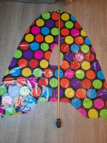 Ballon gonflable lettre A en plastique noir rond très colorée  environs 1m à gonflée à l'hélium ou autre.