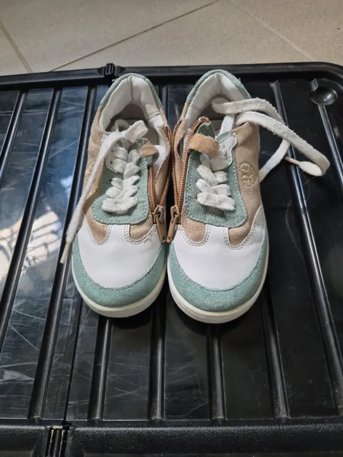 Baskets fille vertbaudet taille 29