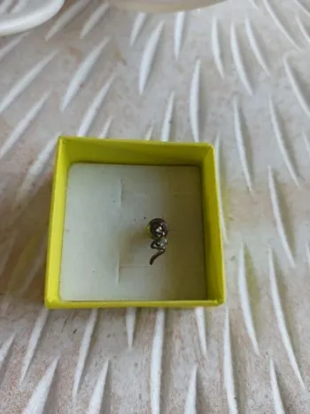 Boucle d'oreille seule