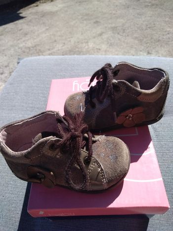 Petites chaussures fille en daim 19