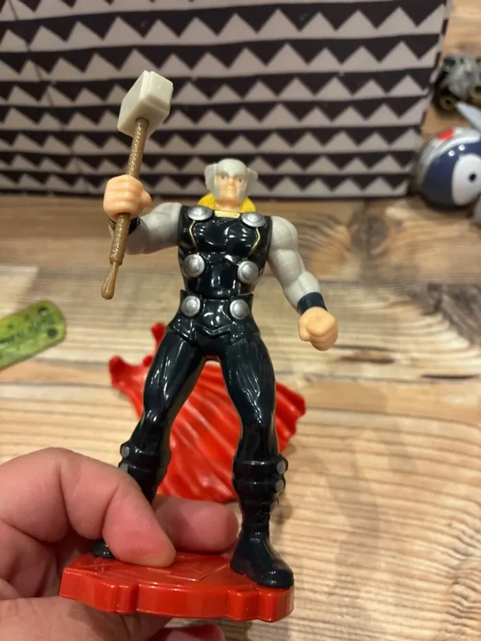 Figurine Thor Marvel 12/13 cm très bon état. - photo numéro 8