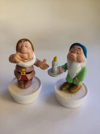 Lot 2 figurines nains atchoum dormeur Disney