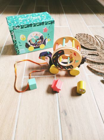 🦜Boîte à formes à tirer Pakou le Toucan en bois marque Moulin Roty
