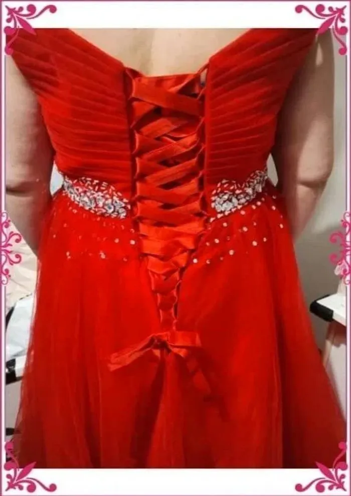 Robe de mariée rouge a strass - photo numéro 6