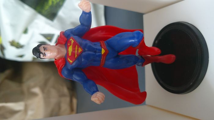 Figurine SUPERMAN  avec éclairage LED (PRODUIT NEUF) - photo numéro 7