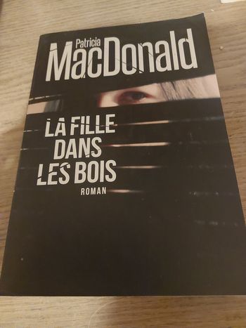 Livre de patricia Macdonald  la fille dans les bois 