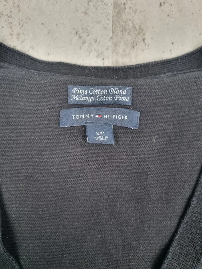 Pull fin col V Tommy Hilfiger noir – Taille S Femmes (mesures en photos) - photo numéro 5