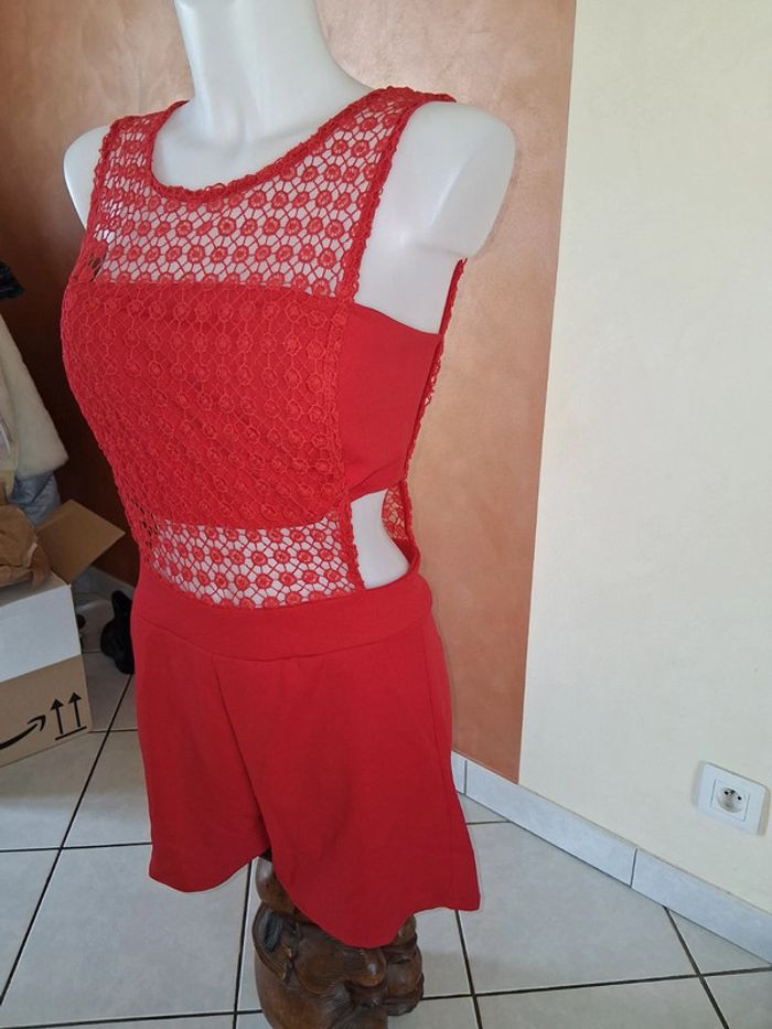 Combishort rouge avec dentelles - photo numéro 2