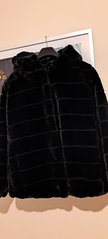 Manteau fausse fourrure neuf