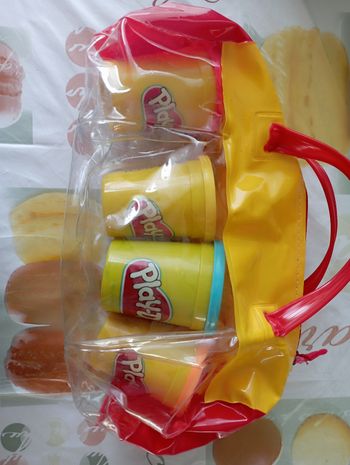 Lot 4 pots pâte à modeler play Doh neuf 2€