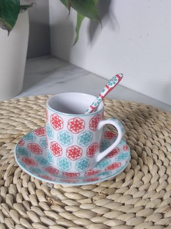 Tasse à café décoré en porcelaine