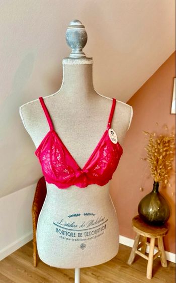 🍃 Soutien-gorge rouge avec armatures – Super U – 90B – Neuf avec étiquette