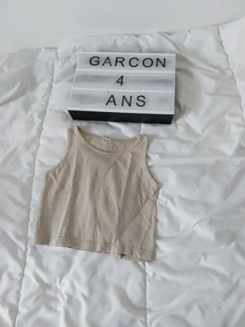 Tee-shirt manche courte/ débardeur garçon 4 ans