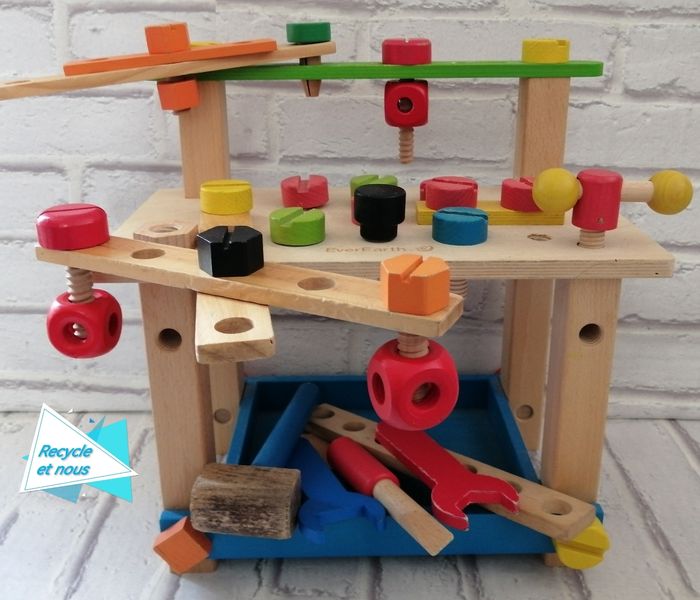 Petit établi en bois avec accessoires bricolage enfant