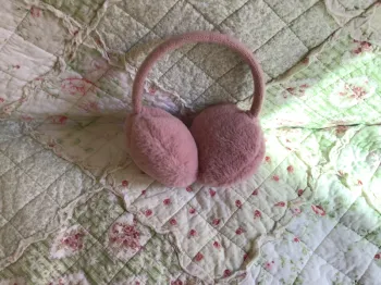 Cache oreilles fille