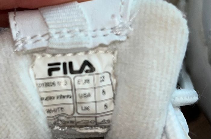 Chaussures Fila taille 22 - photo numéro 2