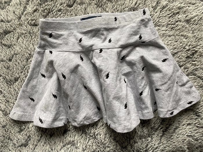Jupe neuve grise motifs éclairs - 3 ans