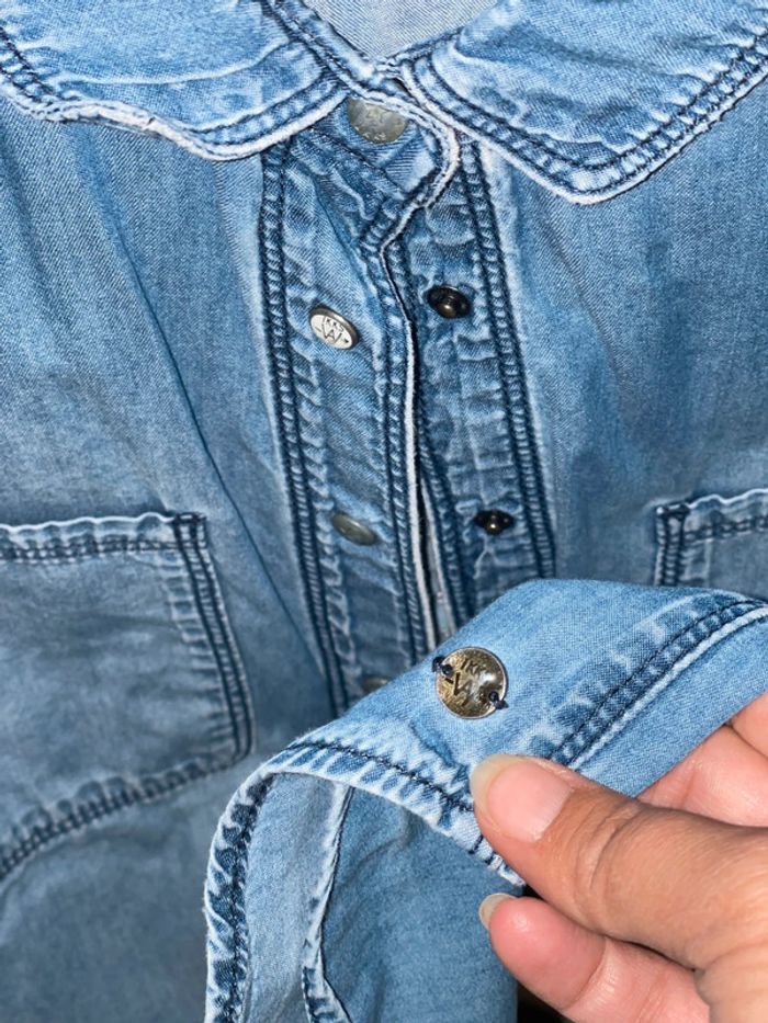 Superbe chemise en jean Ikks , tête de mort en très bon état - photo numéro 6
