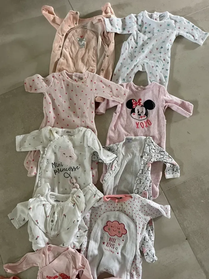 Lot vêtements bébé fille 0mois