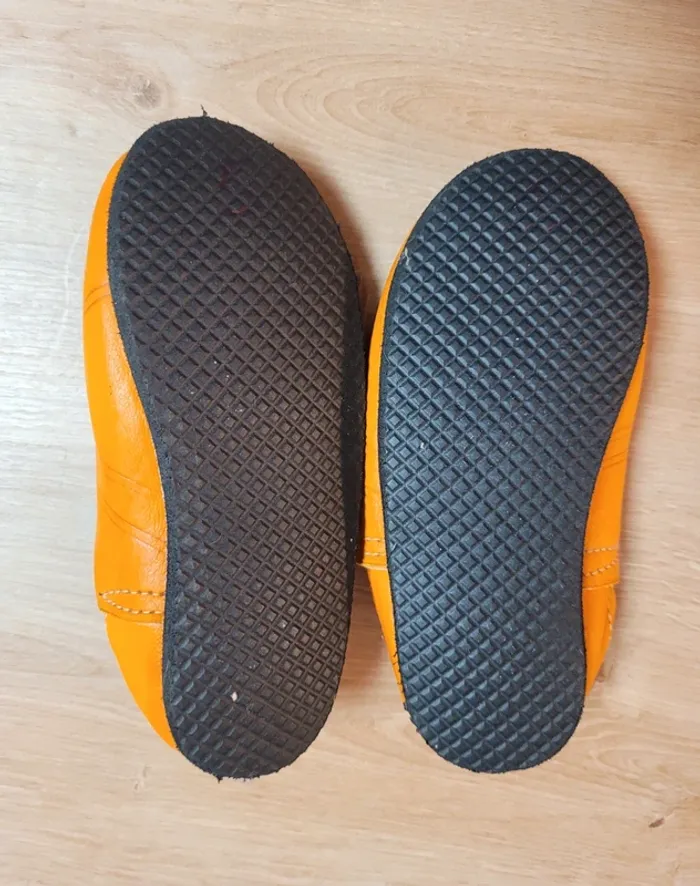Chaussons en cuir neufs taille 24-25 - photo numéro 4