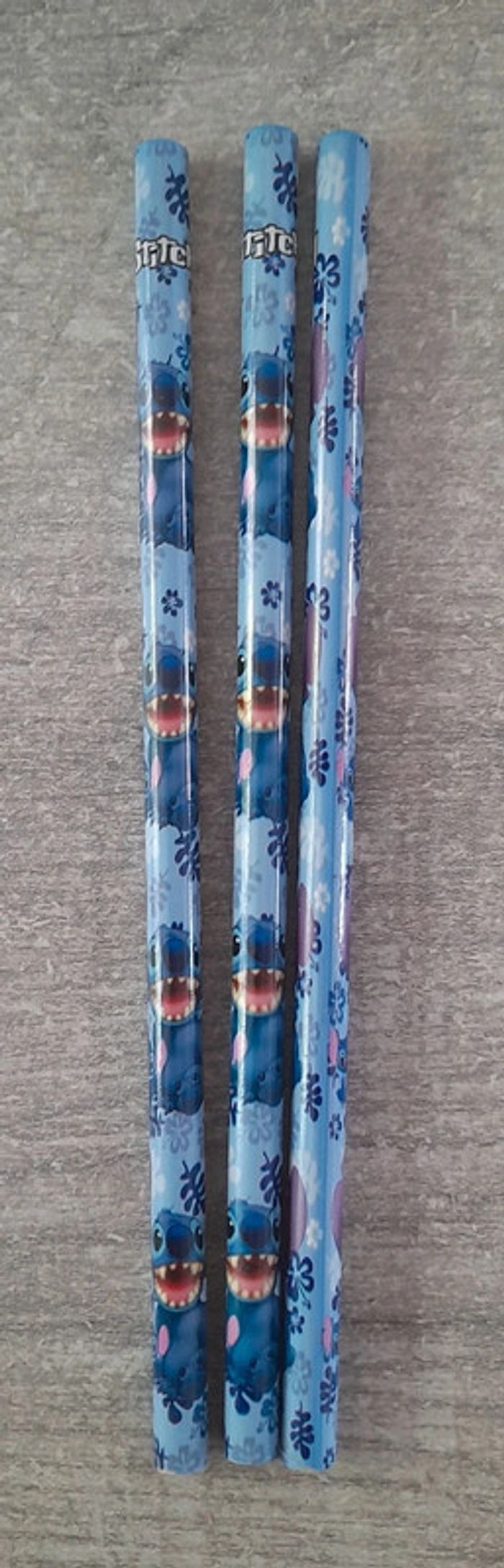 3 crayons de bois stitch