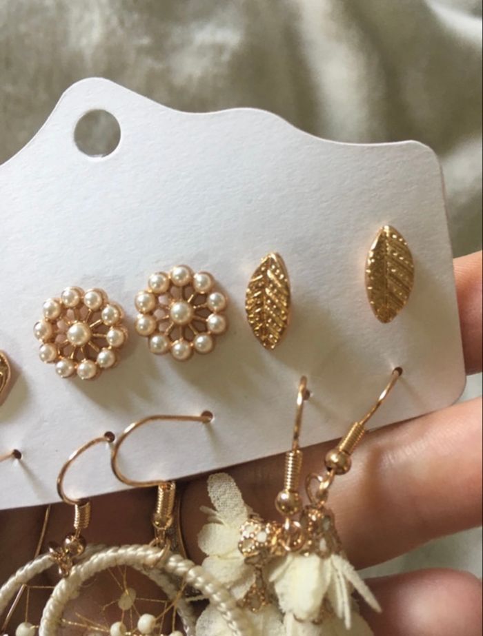 Lot de 6 boucles d’oreilles NEUVES pour femme couleurs doré et blanc - photo numéro 4