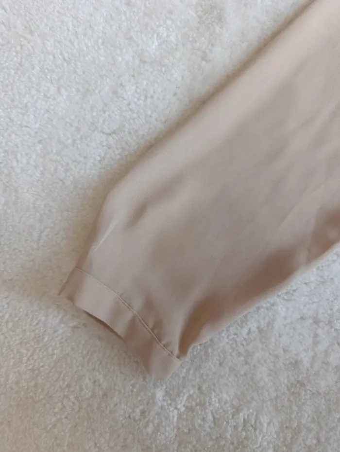 Blouse Zara L beige crème fluide légère ample volanté sur le bas - photo numéro 7