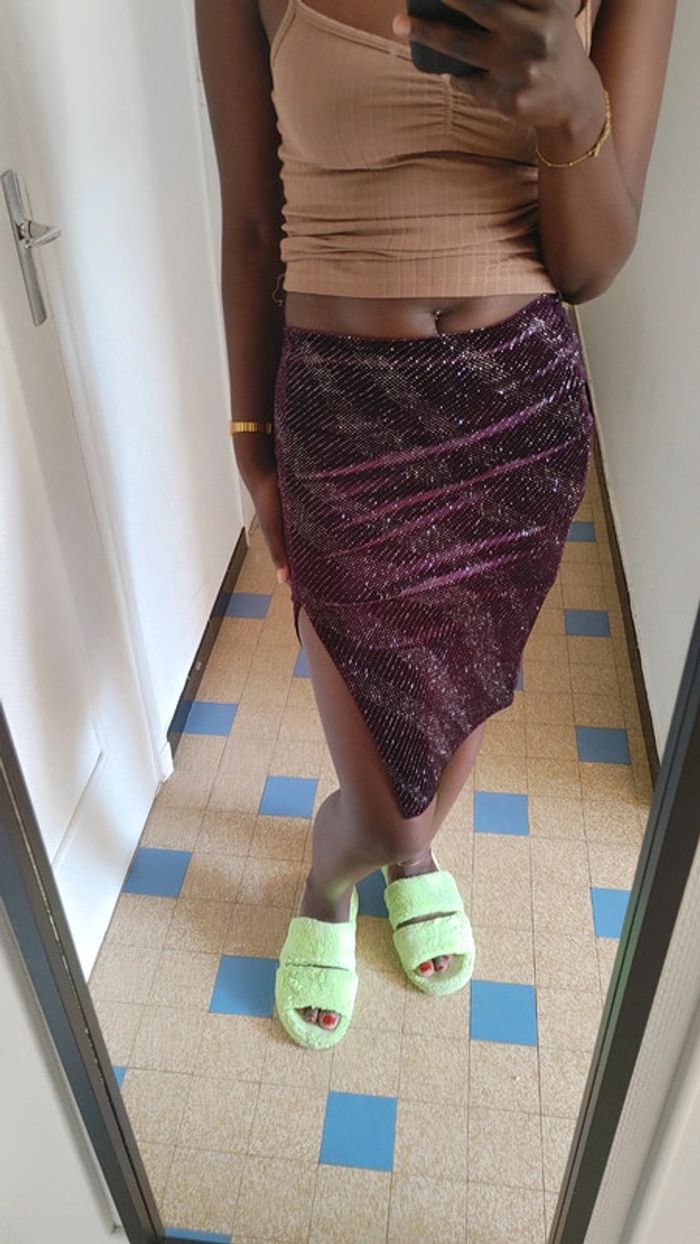 Jupe de sortie courte fentes velours violet avec paillettes argentées - photo numéro 2
