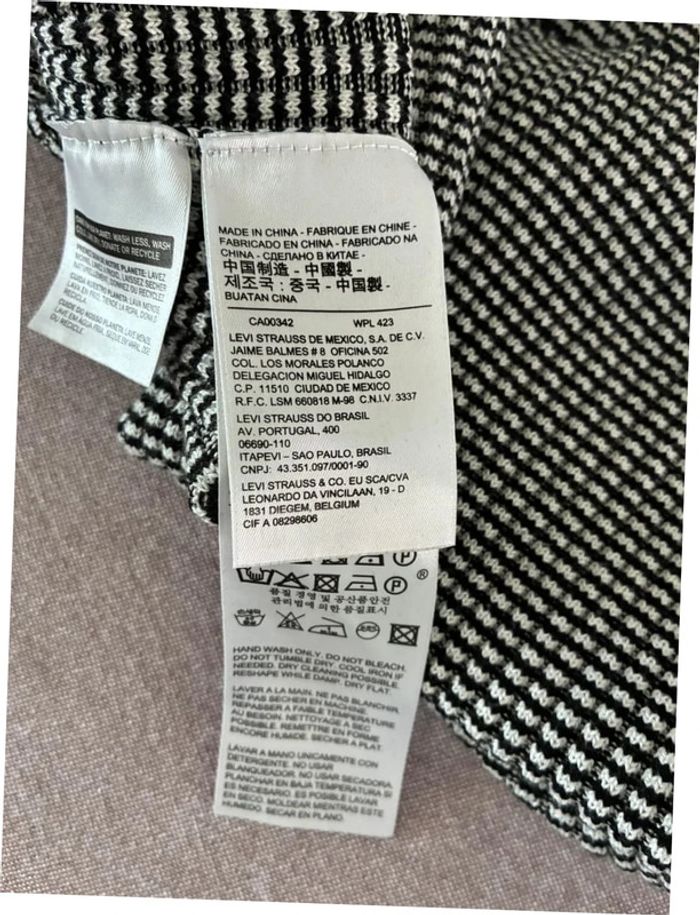 Pull Levis noir et blanc taille S en parfait état - photo numéro 9