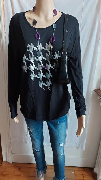 T-shirt noir- léger- col rond- motif imprimé/ clarina taille XL/42