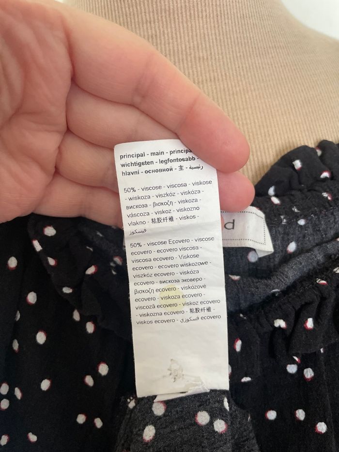 Blouse noire avec pois blanc épaules dénudées - photo numéro 8