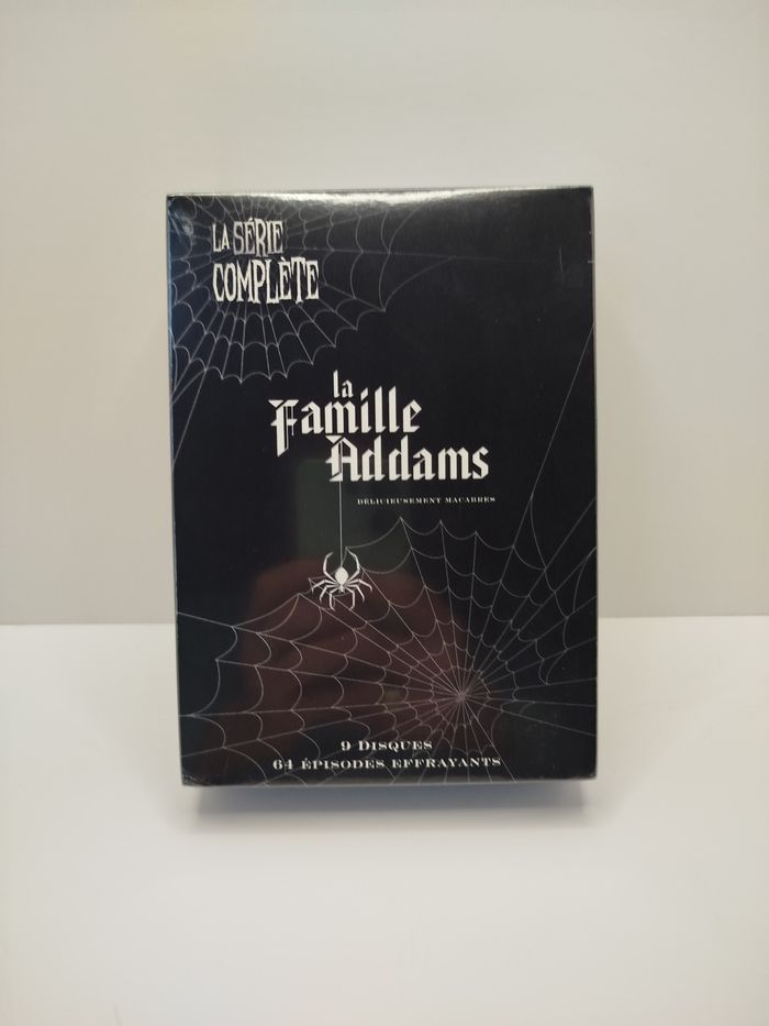 La famille Addams - Série TV - DVD - photo numéro 2