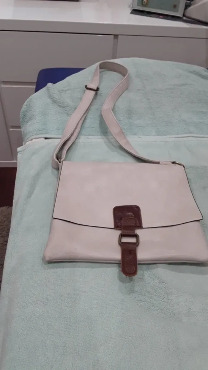 Sac bandoulière ecru très bon état