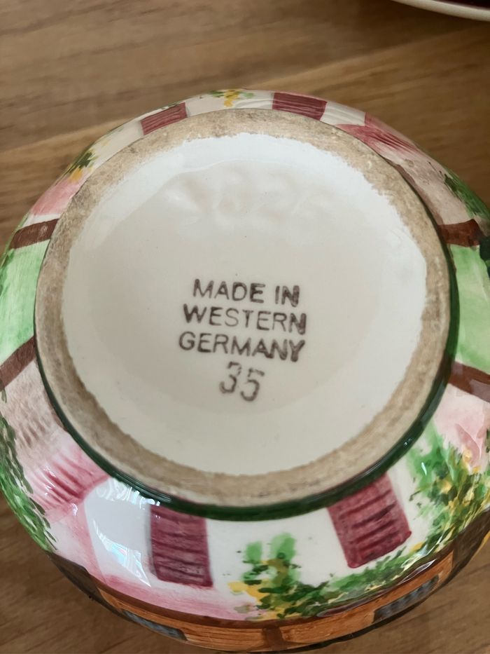 Vintage-Lot de 6 tasses et soucoupes-Thème chalet-West Germany - photo numéro 5