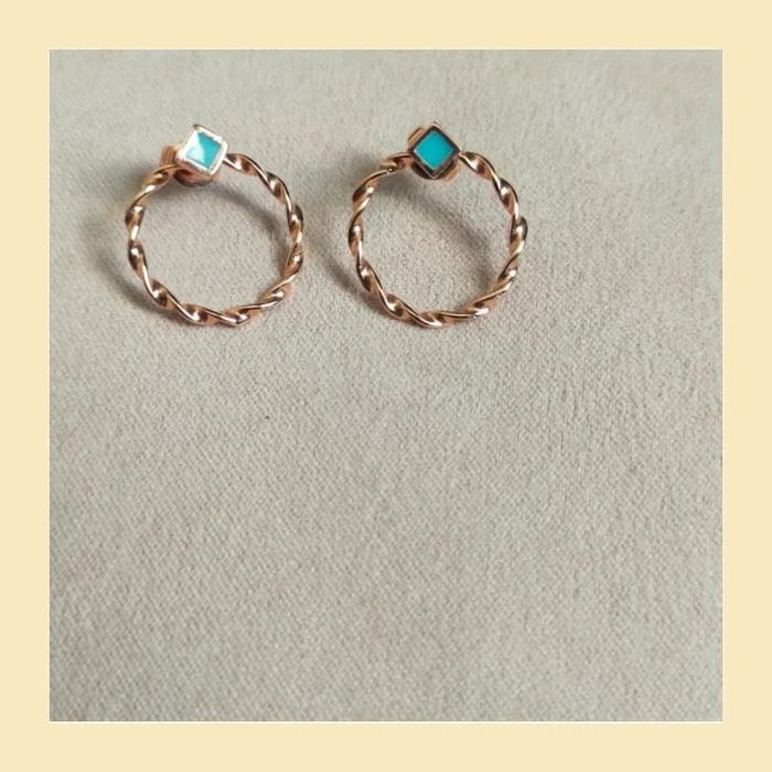 Boucles d’oreilles fantaisie – Créoles torsadées rose gold & losange turquoise - photo numéro 8