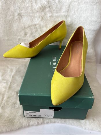 Escarpins vert anis en cuir Minelli pointure 38, talons 5 cm