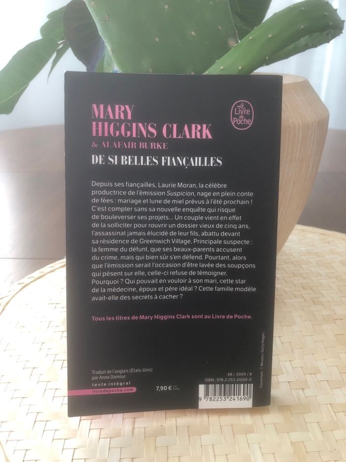 De si belles fiançailles - Mary Higgins Clark - photo numéro 2