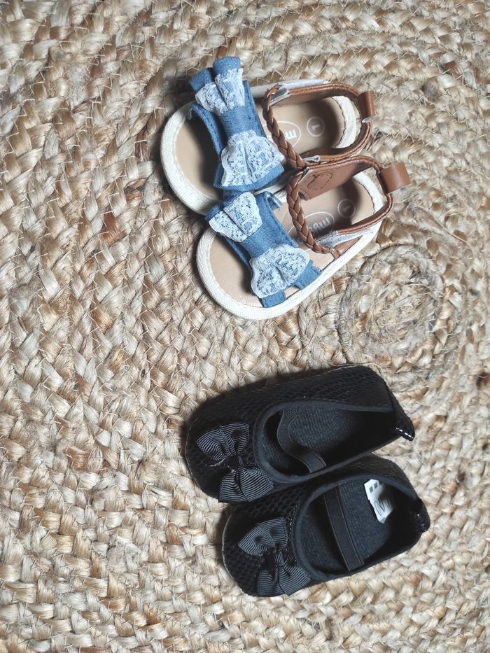 Petites chaussures bébé