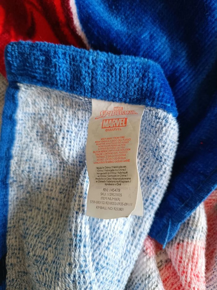 Cape de bain Spiderman 4 /6 ans - photo numéro 9
